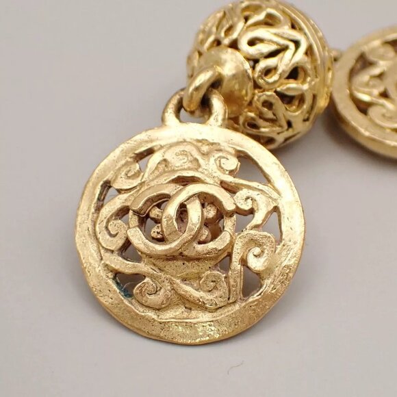 CHANEL CC Paisley Motif Drop Earrings 95P Clip-On Gold-Plated Vintage - Picture 2 of 15